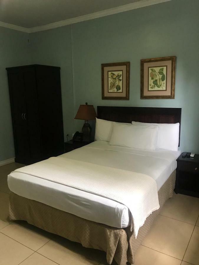 Palms Hotel Trinidad Arouca Exterior photo